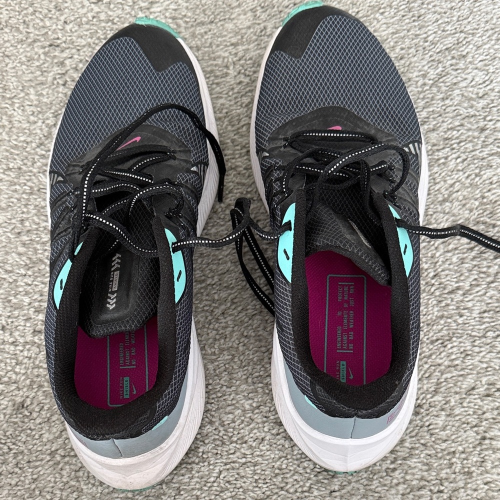 Nike Women's Black and Teal Athletic Shoes